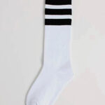Длинные носки с полосками белые с черными полосками
