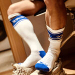 Высокие носки Versatile белые с синим